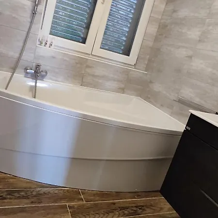Nikola Appartement *